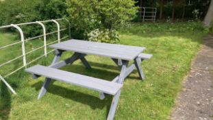 Picnic bench