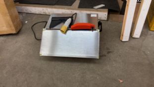 Tile cutter