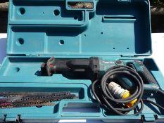Makita JR3050T reciprocating saw including 6x original blades and carry case