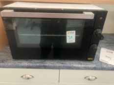 Counter top convection oven