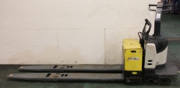 Crown PE4000-80 Pallet Truck Forklift - Serial No. 6A227743 - Truck Type E