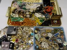 VICTORIAN & LATER COSTUME JEWELLERY, brooches, bracelets, clip-on earrings, necklaces and rings