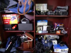 PHOTOGRAPHIC VINTAGE & LATER, a large assortment of cameras and associated equipment