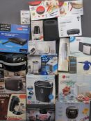 KITCHEN & ENTERTAINMENT PARCEL OF MODERN ITEMS - Tefal Actifryer, Daewoo halogen fryer, Clever