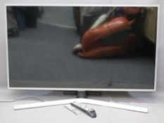 SAMSUNG TV MODEL VE43RU747OU with remote E/T