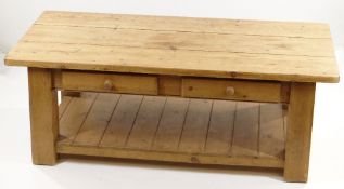 MODERN PINE COFFEE TABLE, fitted two frieze drawers, platform stretcher, 137 x 68cms