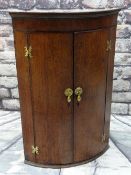 18TH CENTURY OAK & MAHOGANY CROSS BANDED BOWFRONT HANGING CORNER CUPBOARD, 103cms high