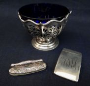 ASSORTED SILVER ITEMS comprising Edward VII pierced silver bon bon pedestal dish with blue glass