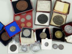 ASSORTED COINS & MEDALS comprising two boxed Lusitania replica medals, Silver Jubilee 1952-1977