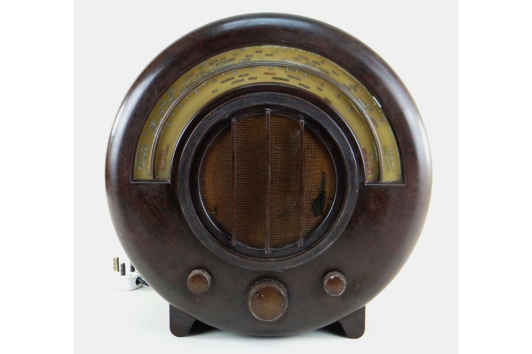 VINTAGE EKCO AD65 CIRCULAR BAKELITE RADIO, c. 1930s, designed by Wells Coates for E. K. Cole Ltd., - Image 1 of 11 VINTAGE EKCO AD65 CIRCULAR BAKELITE RADIO, c. 1930s, designed by Wells Coates for E. K. Cole Ltd., - Image 1 of 11