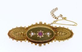 9CT GOLD RUBY & PEARL SET LADIES BAR BROOCH, 4.2gms, in black jewellery box Condition Report: