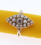 18CT GOLD MARQUISE DIAMOND & PEARL RING, the central diamond (0.25cts approx.) surrounded by sixteen