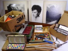 PHOTOGRAPHIC & ARTISTS ITEMS including press and a quantity of mounted vintage photographs by