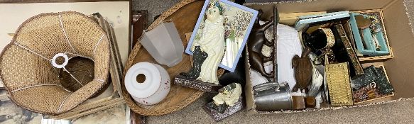 MIXED COLLECTABLES GROUP to include a small quantity of linen, treen, decorative boxes, prints,