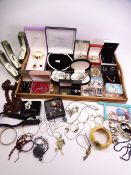 VINTAGE & LATER COSTUME JEWELLERY to include a modern Baroque pearl necklace, diamante jewellery,