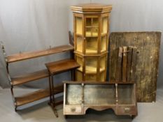 NARROW STANDING GLAZED PANELLED CORNER CABINET, 122cms H, 45cms W, 34cms D, an oak wall mounted