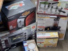 APPARENTLY UNUSED, BOXED HOUSEHOLD ELECTRICALS & KITCHEN EQUIPMENT, ETC - a Silver Crest juicer,