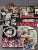 QUALITY COSTUME JEWELLERY, A GOOD QUANTITY ON TWO TRAYS - Miracle stone brooch, micro mosaic,