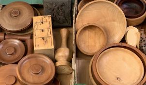 TREEN - an assortment of turned bowls and other items