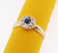 YELLOW METAL DIAMOND & SAPPHIRE CLUSTER RING, 2.4gms