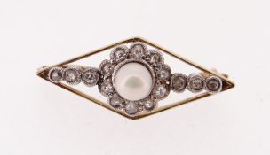 YELLOW METAL PEARL & DIAMOND BAR BROOCH, 2.7cms long, 2.6gms, in Lowe & Sons of Chester black