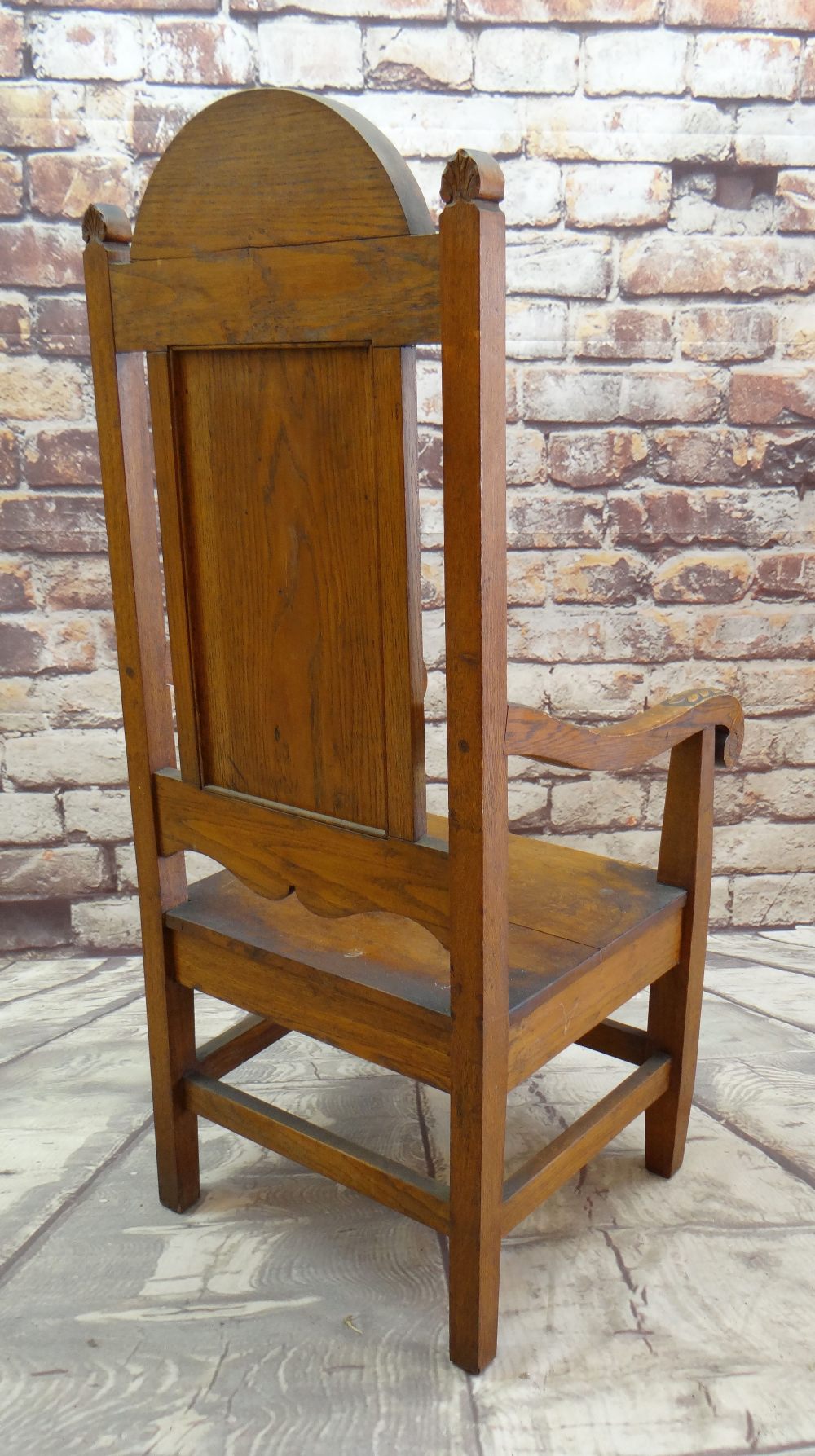A 1918 EISTEDDFOD BARDIC CHAIR AWARDED TO REVEREND WILLIAM ALFA RICHARDS (1875-1931) in carved - Image 4 of 4