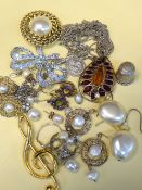 ASSORTED COSTUME JEWELLERY comprising pendant on chain, bar brooches, earrings, silver thimble ETC