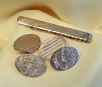 9CT GOLD JEWELLERY comprising pair of 9ct gold cufflinks engraved with initials together with 9ct