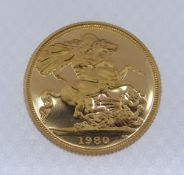 ELIZABETH II GOLD SOVEREIGN, 1980, 8.0gms, with specification booklet and green Royal Mint case