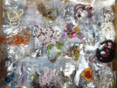 VINTAGE & LATER COSTUME JEWELLERY BANGLES & NECKLACES - a large quantity in 50 small plastic bags