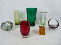 STYLISH & ART FORM GLASSWARE - 7 pieces in various styles and colours, one with etched detail
