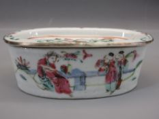 LATE 18TH/EARLY 19TH CENTURY OVAL FAMILLE ROSE POT - with pierced cover, 12 x 7cms having figural