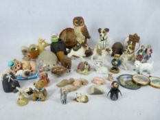 MIXED COMPOSITION ANIMAL/PEOPLE FIGURINES & COLLECTABLES
