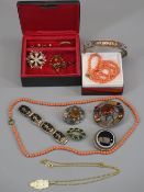 VICTORIAN & LATER JEWELLERY, 14 PIECES to include two Scottish Cairngorm type set brooches, two
