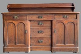 VICTORIAN MAHOGANY RAILBACK SIDEBOARD with a 'T' arrangement of six opening drawers and flanking