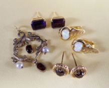 YELLOW METAL SET JEWELLERY comprising scroll design pearl 9ct gold pendant, pair of amethyst