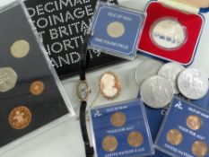 ASSORTED JEWELLERY & COINS comprising 9ct gold carved cameo brooch, 9ct gold vintage ladies