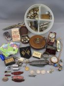 MIXED COLLECTABLES to include vintage compass, small quantity of coinage, railway uniform buttons