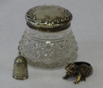 SILVER - SMALL, 3 ITEMS to include a silver topped glass trinket jar, Chester 1901, silver thimble