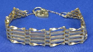 9CT GOLD GATE LINK BRACELET - with heart shape padlock clasp, 11grms