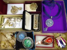 DESIGNER NAME JEWELLERY, 14 ITEMS - to include two Ruskin roundels in pewter mounts, four diamante