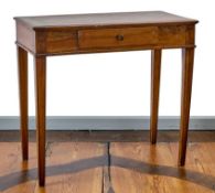 Kleiner Schreibtisch E. 18.