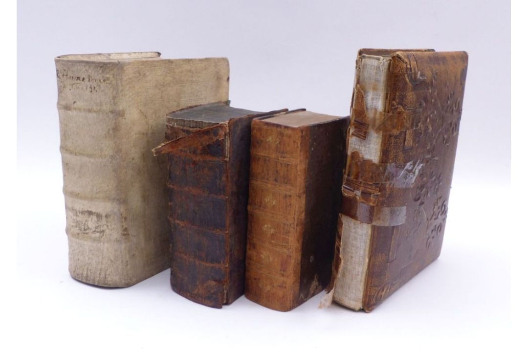 Konvolut von drei Büchern und einem Photoalbum - Bild 1 aus 6