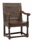 Armlehnenstuhl mit Initialen EK Wohl