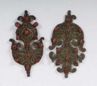 2 Turkmenische Dagdan-Anhänger um