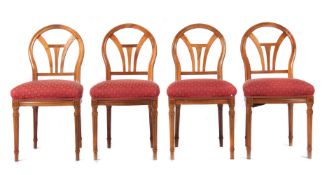 Satz aus vier klassizistischen Stühlen