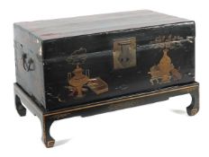 Lacktruhe China, helles Holz schwarz