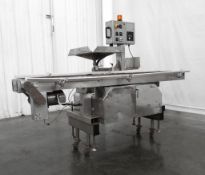 Universal Labeling SL Clamshell Bottom Labeler