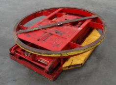 Rotating Pallet Lift for Hand Palletizing
