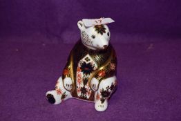 A Royal Crown Derby paperweight Old Imari Honey Bear with a Gold stopper